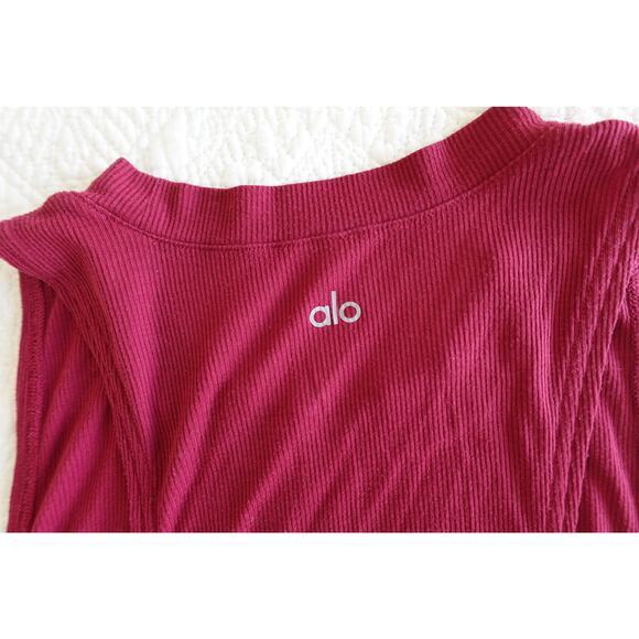 a set of 2 workout tanks - Picture 5 of 8